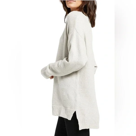 Caslon Boucle Knit Tunic Sweater Long Sleeves V-Neck Ivory Knit Pullover - Picture 3 of 16